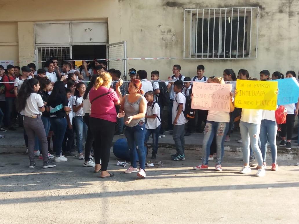 RÍO SECO: Alumnos y padres de la Esc. Técnica protestan por el nuevo ...
