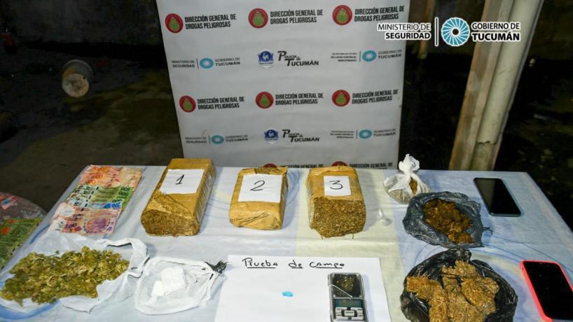 Secuestran marihuana cocaína cogollos y hasta 80 mil en un