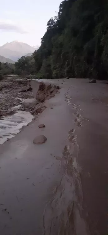 0B27CBAF-1E64-4742-93C9-29AA608C27E8