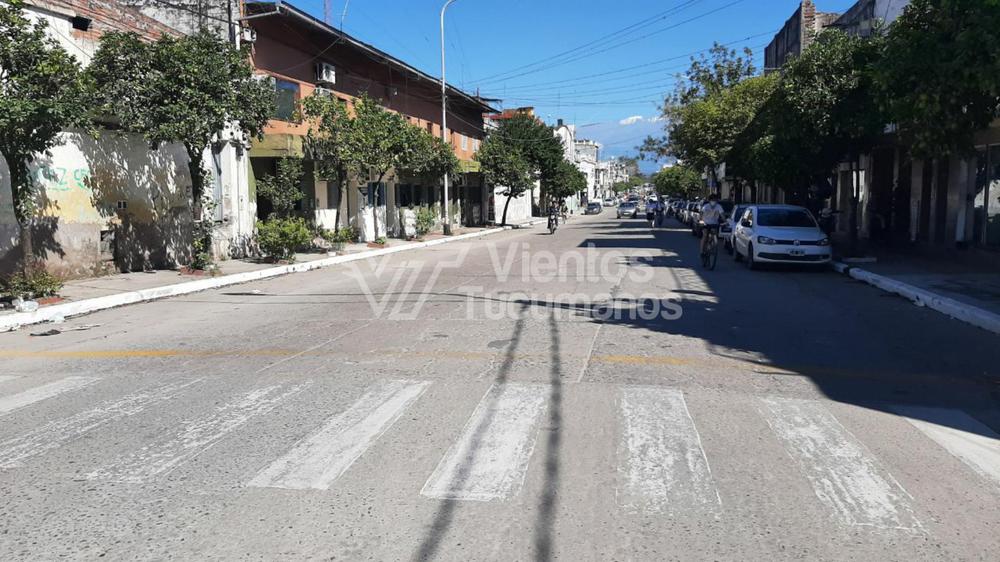 Calle vacía desierta