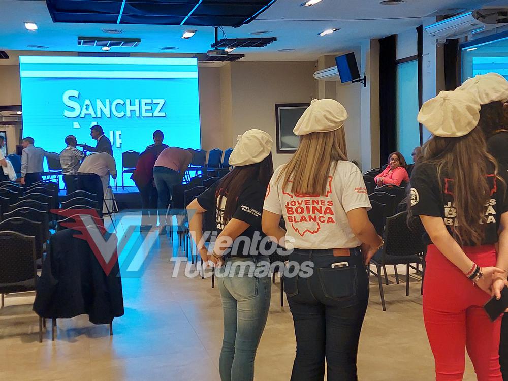 Picsart_22-11-14_09-54-01-019