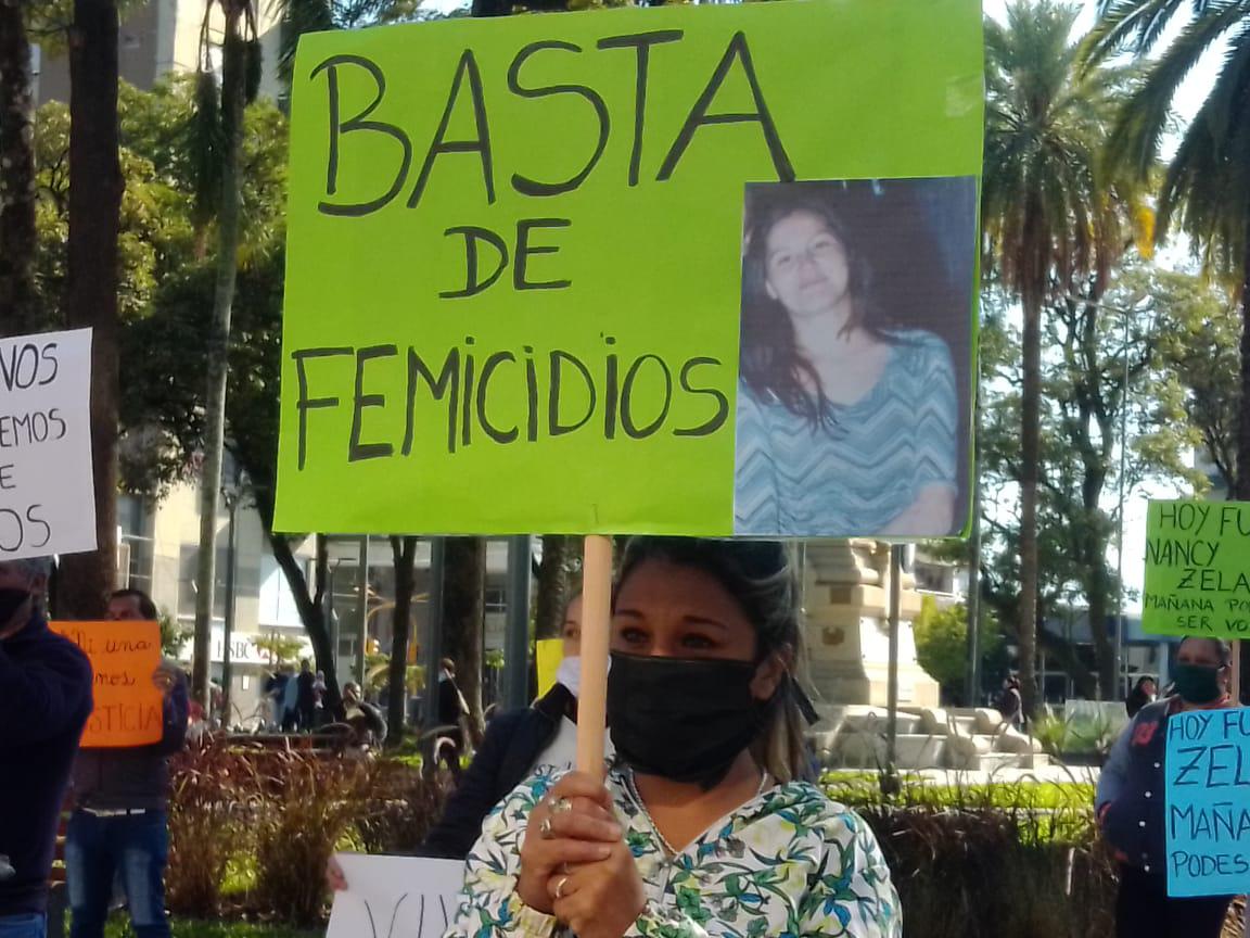 marcha protesta reclamo femicidio tribunales nancy zelaya