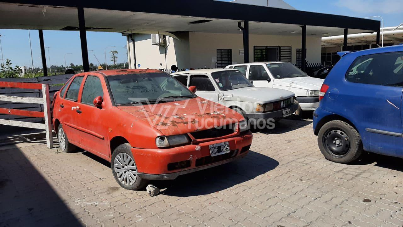 auto abandonado chatarra transporte