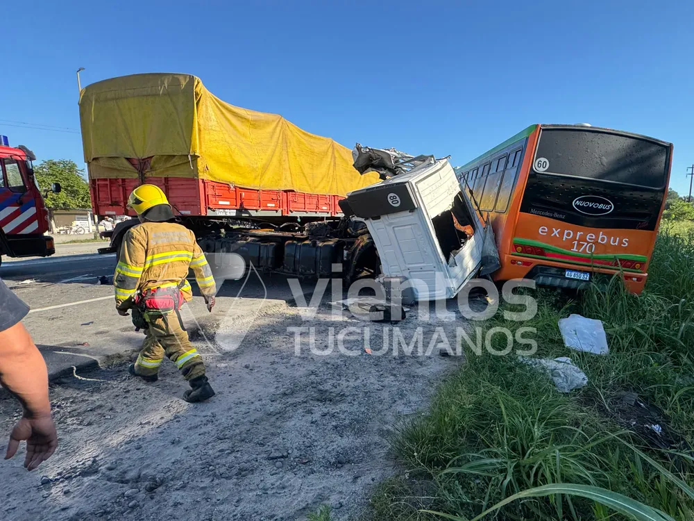 Colectivo camión exprebus siniestro vial