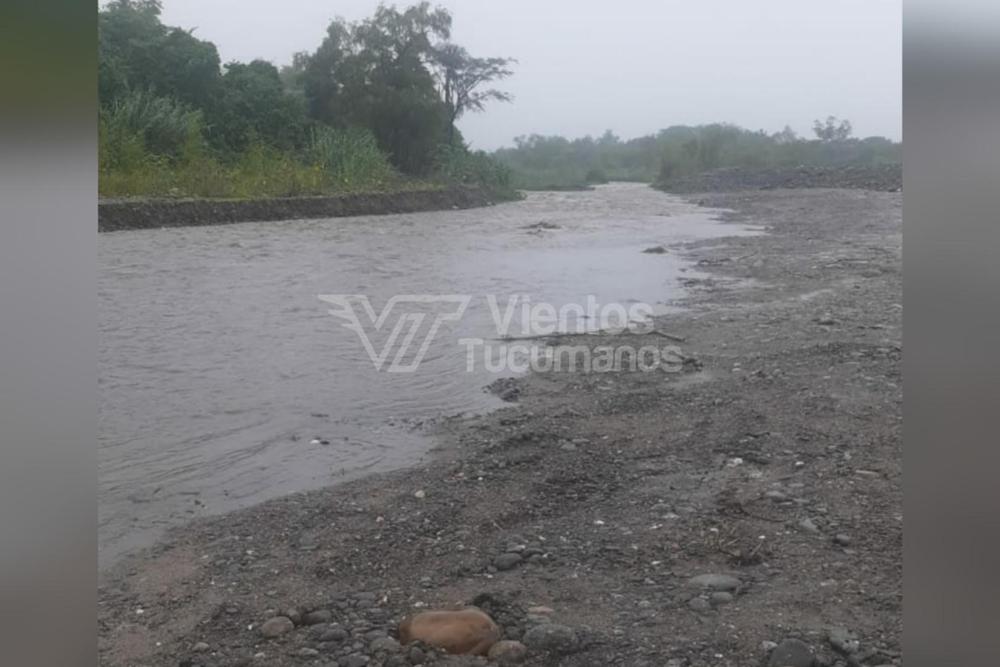 raio agua crecida caudal
