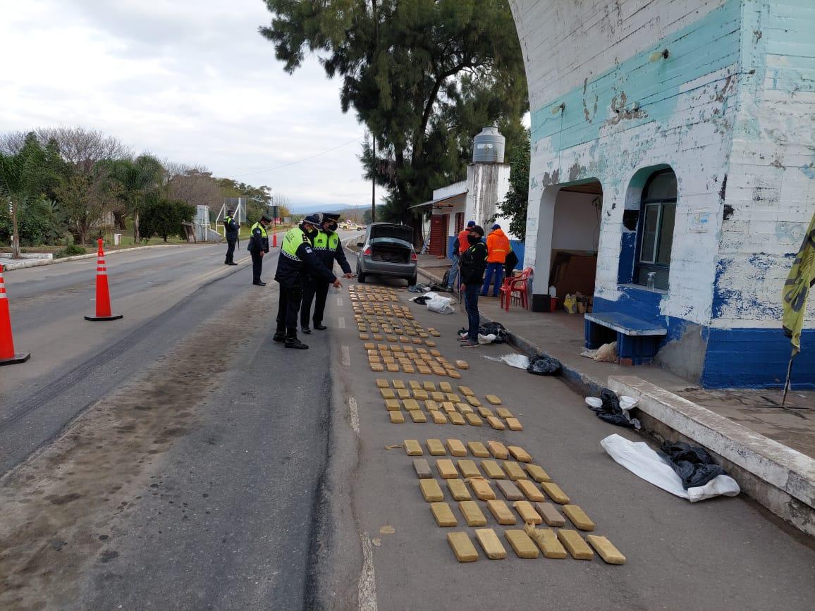 interceptan-taxi-llevaba-mas-150-kilos-marihuana-899177-185552