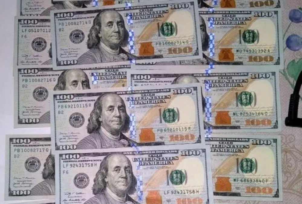dolares