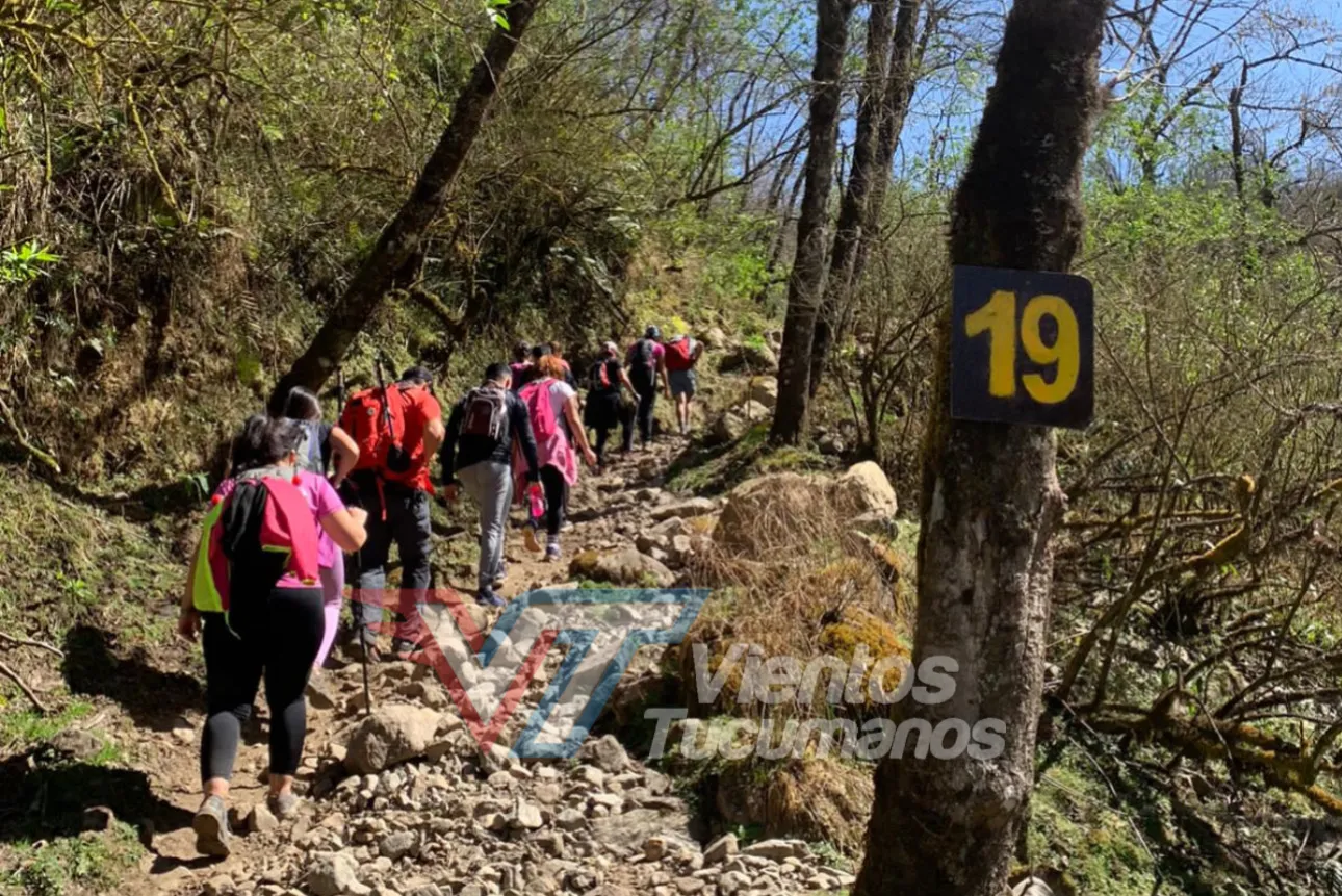 Sendero laguna del tesoro parque aconquija