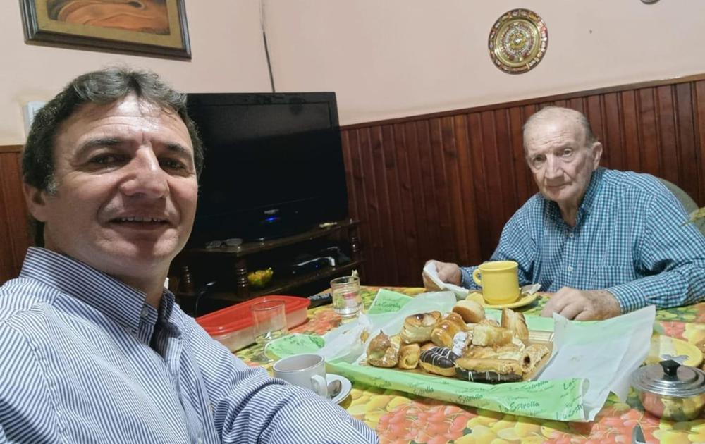roberto sánchez junto a su papá