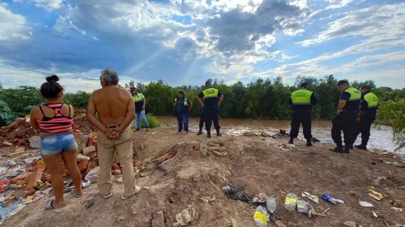 policía río
