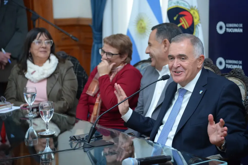 gobernador osvaldo jaldo gremio docente paritaria