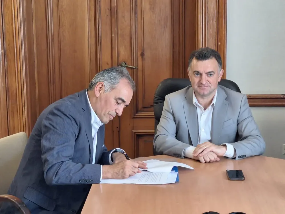 8b62bf6e-45c6-4526-b926-3f3b127c7aac