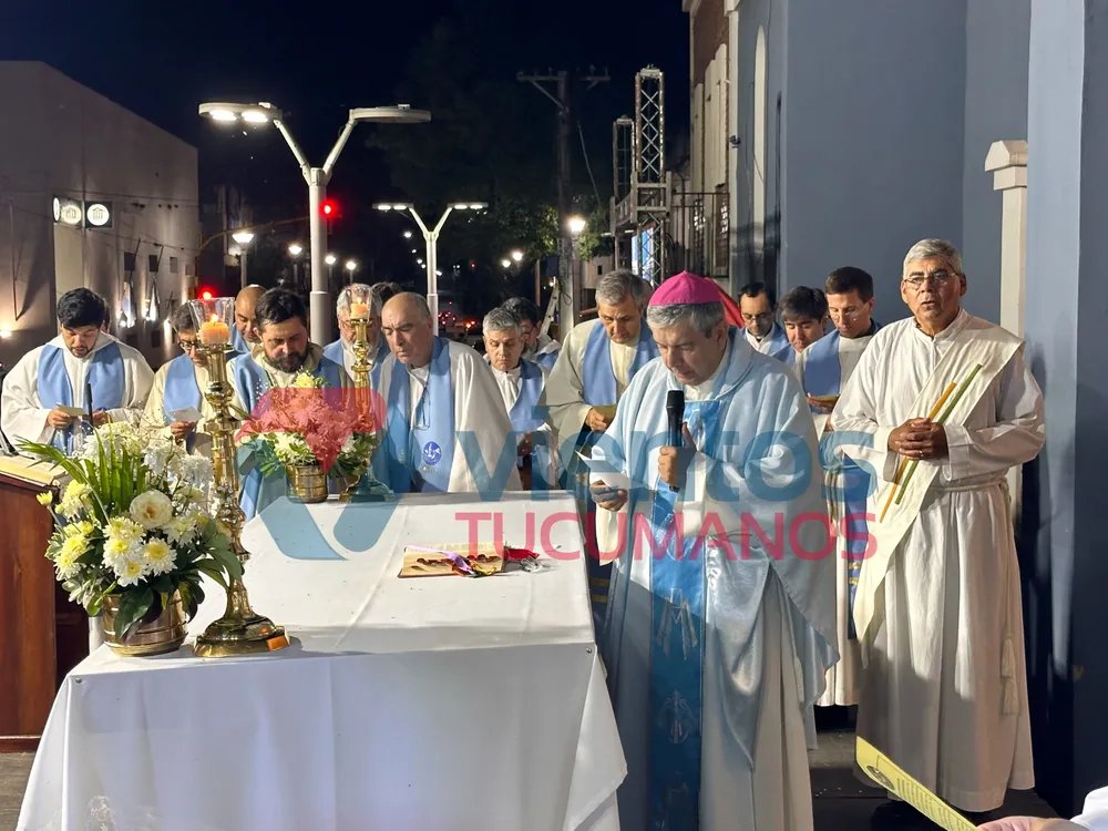 Obispo Monseñor José Antonio Díaz sacerdotes