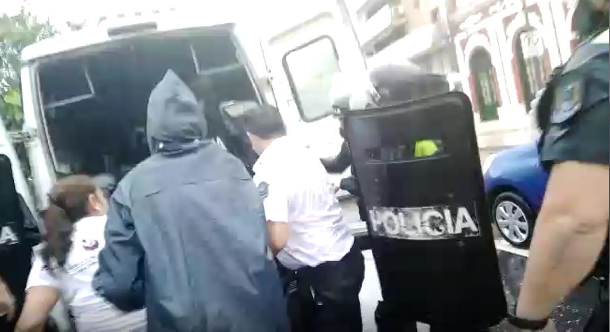policía enfermeras
