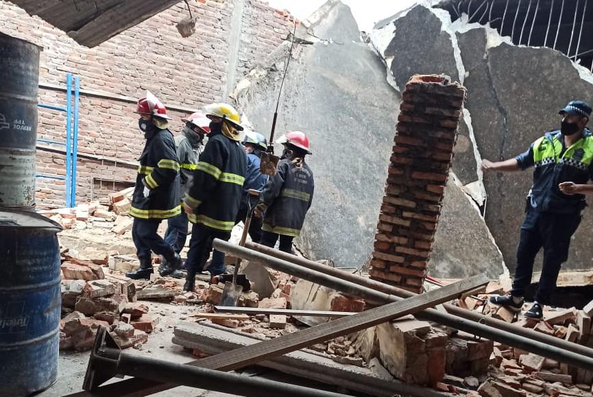 derrumbre bomberos