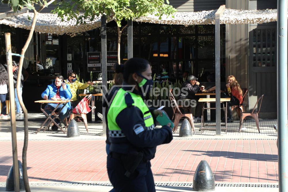policía comercio restricción bares circulación