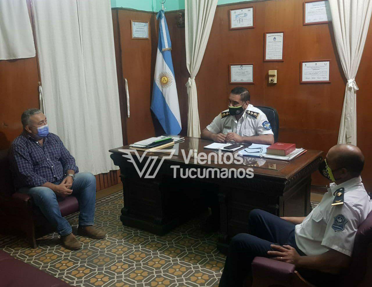 Delgado burgos barros reunión policía comercio
