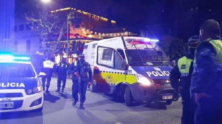 Fiesta clandestina policía